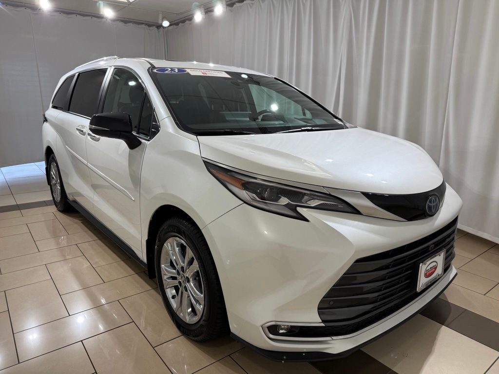 Thumbnail: 2023 Toyota Sienna - 7