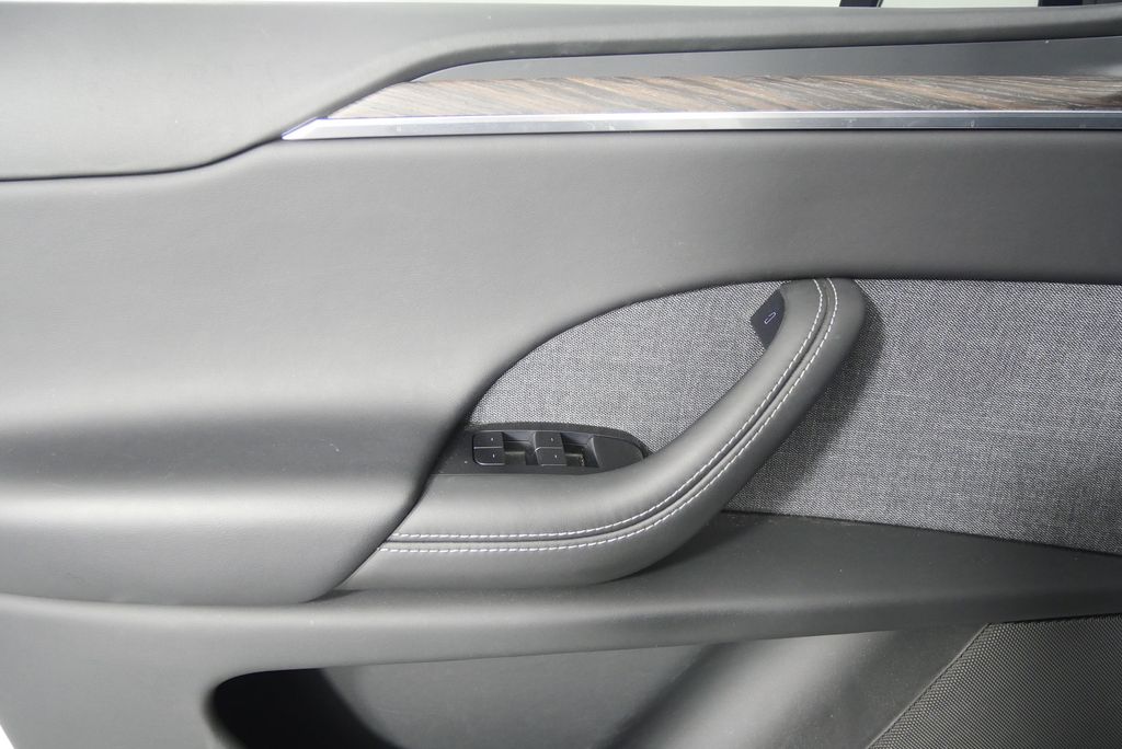Thumbnail: 2022 Tesla Model X - 9