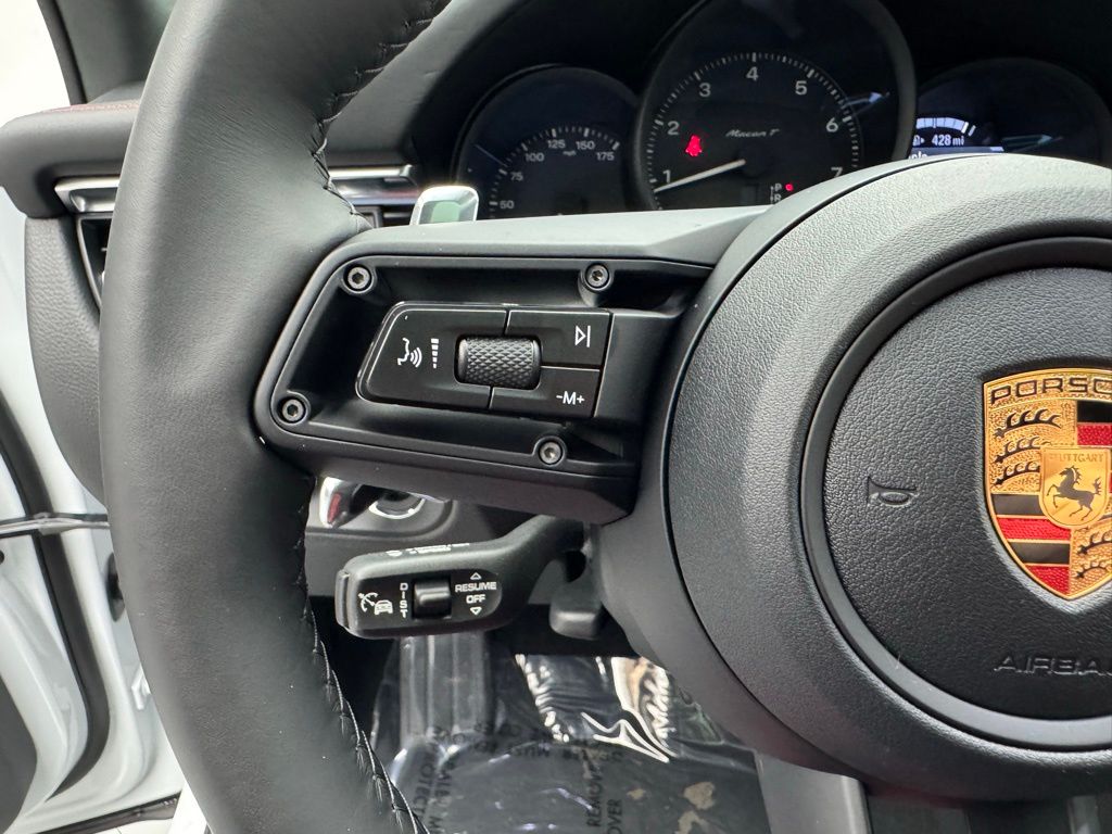 2024 Porsche Macan T 9