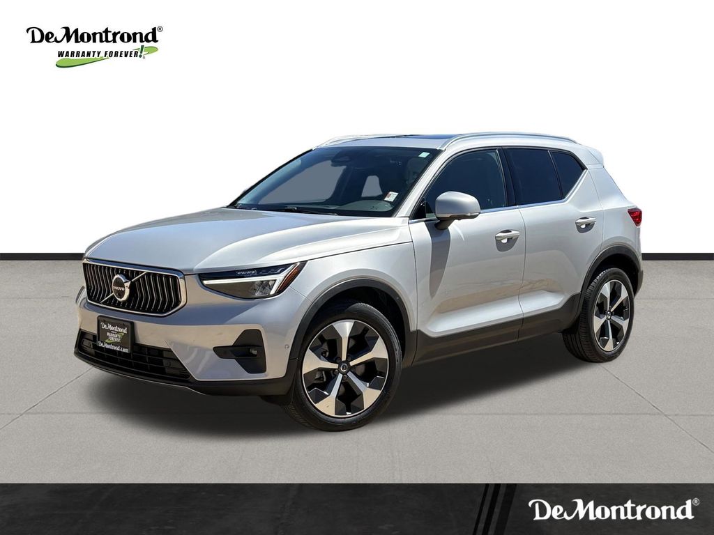 2023 Volvo XC40 B5 Plus Bright Theme - 0