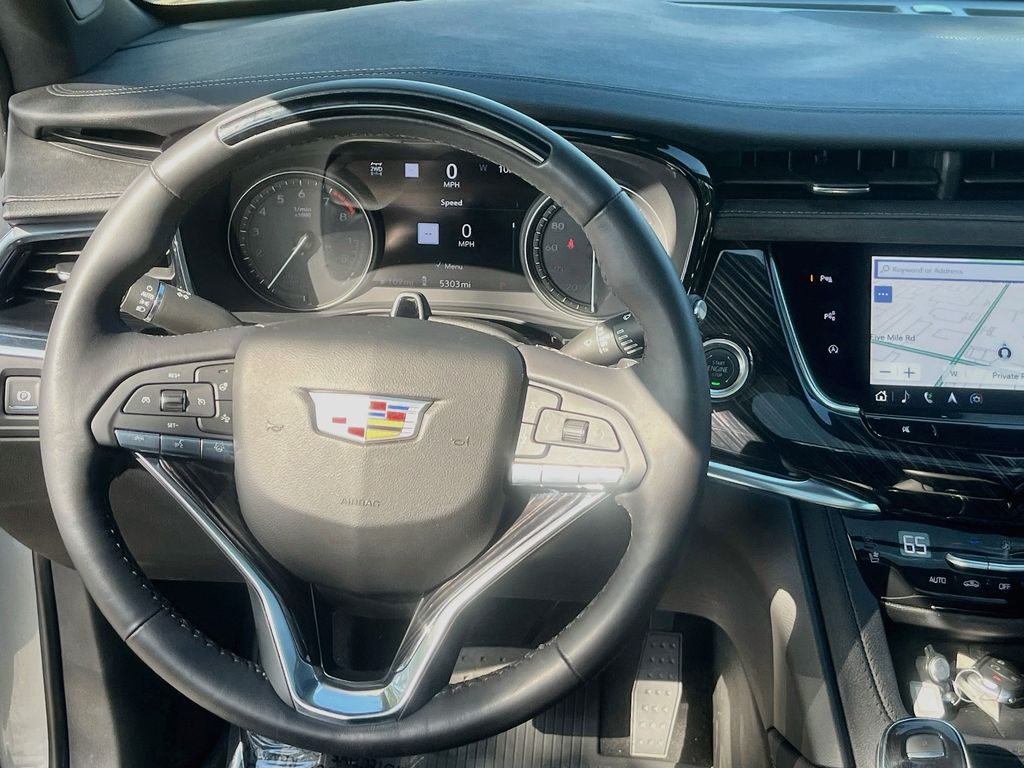Used 2025 Silver Cadillac Premium Luxury image 24