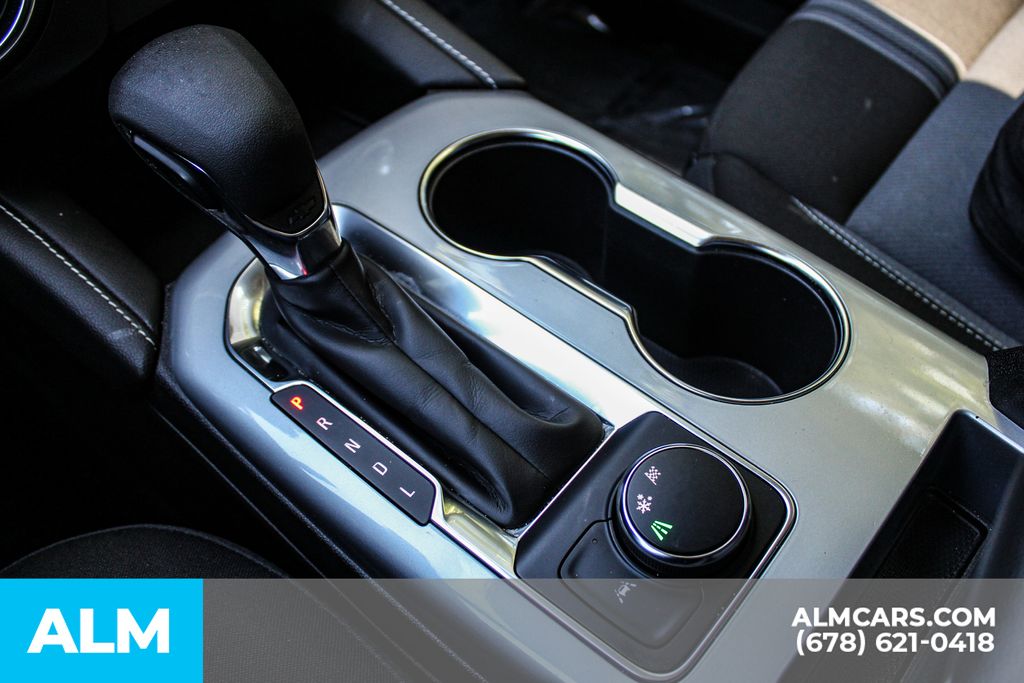 Used 2025 White Chevrolet LT image 37