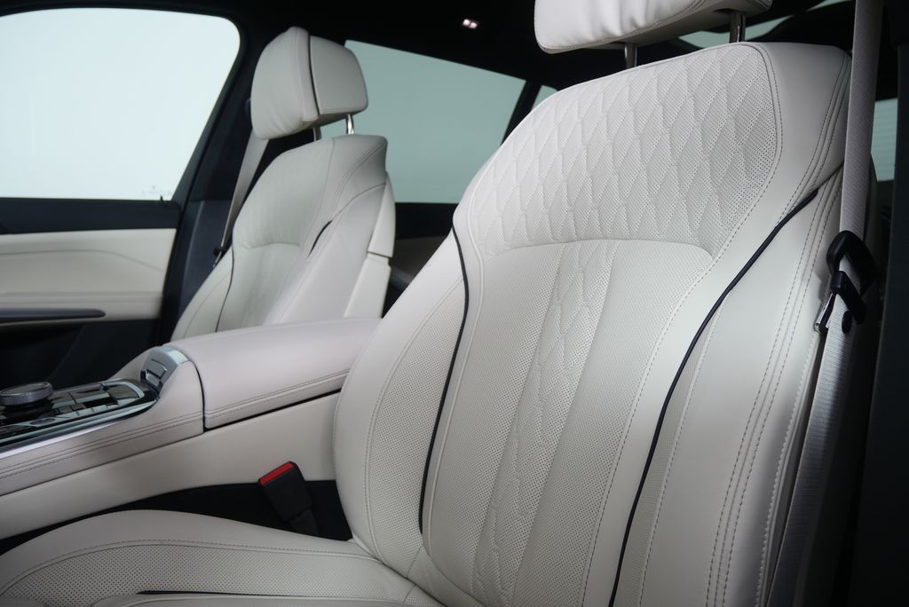 Thumbnail: 2026 BMW X7 - 11