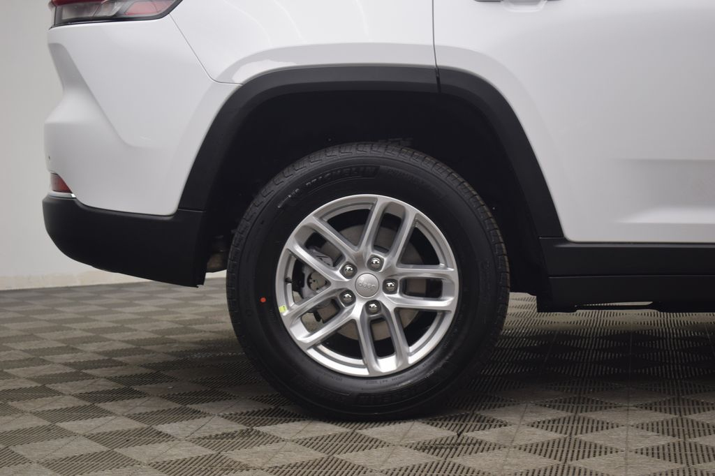 new 2026 Jeep Grand Cherokee car, priced at $43,595