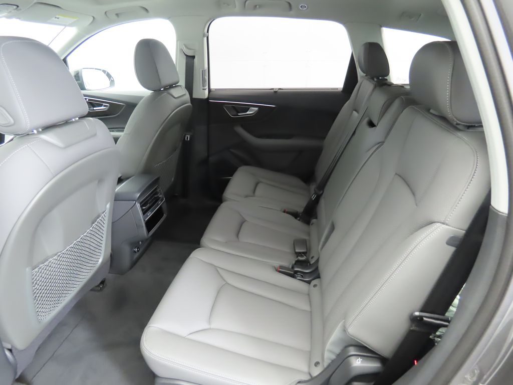 Thumbnail: 2025 Audi Q7 - 22