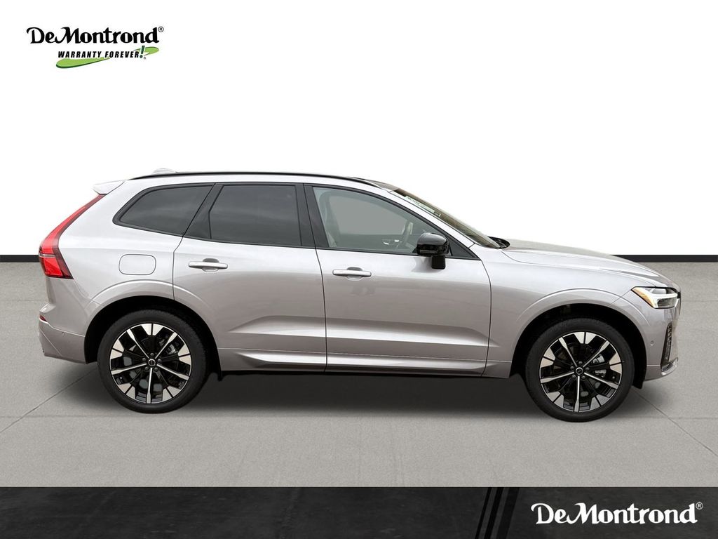 New 2026 Aurora Silver Volvo B5 Plus image 4