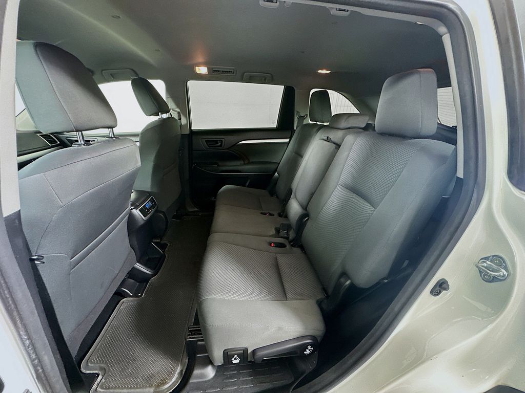 Thumbnail: 2017 Toyota Highlander - 23
