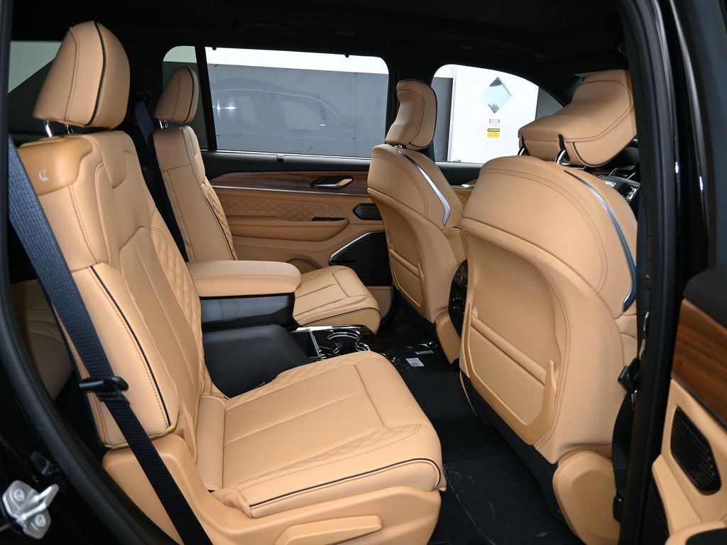 New 2025 Diamond Black Crystal Pearlcoat Jeep Summit image 46