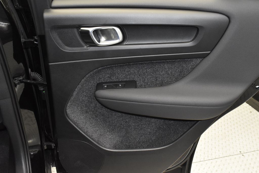 2023 Volvo XC40 B5 Core 28