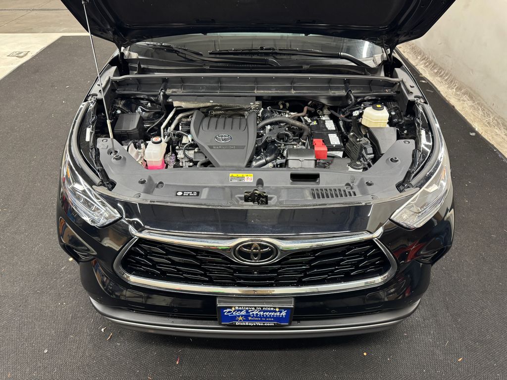 2023 Toyota Highlander Platinum