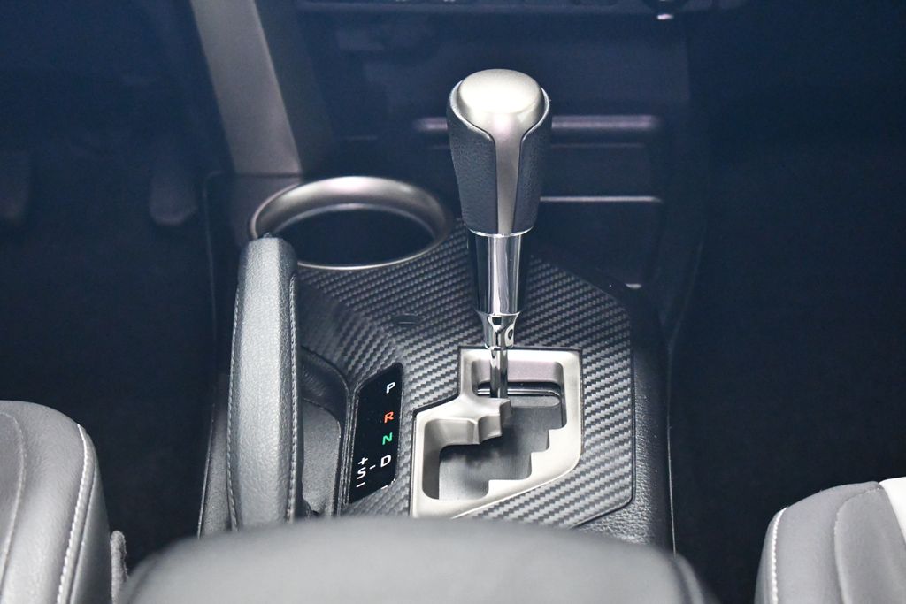 Thumbnail: 2015 Toyota RAV4 - 20