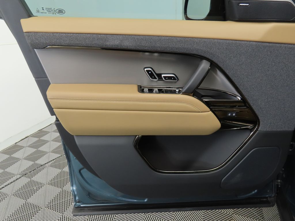 Thumbnail: 2025 Land Rover Range Rover Sport - 24