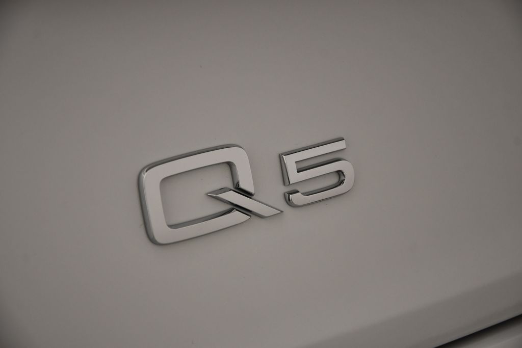 Thumbnail: 2025 Audi Q5 - 9