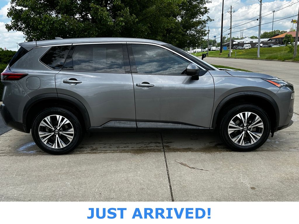 2021 Nissan Rogue SV photo