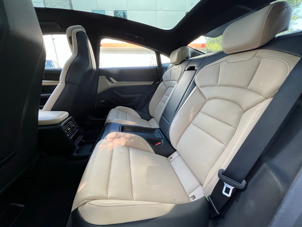 2021 Porsche Taycan 4S photo