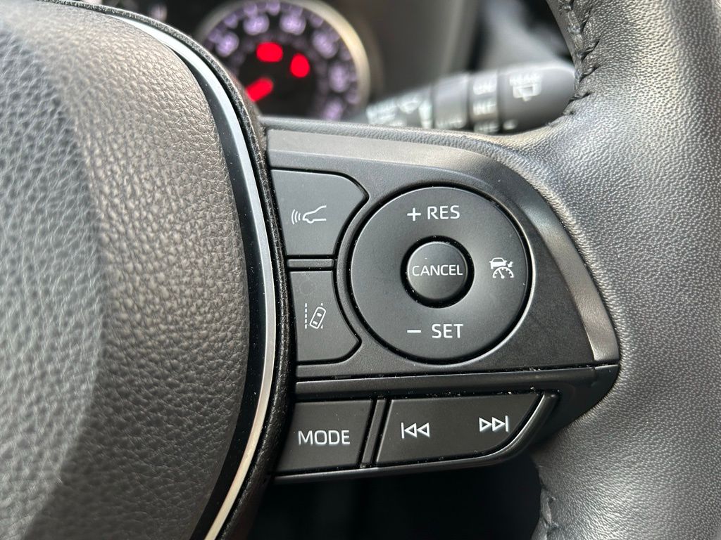 Thumbnail: 2022 Toyota RAV4 - 23