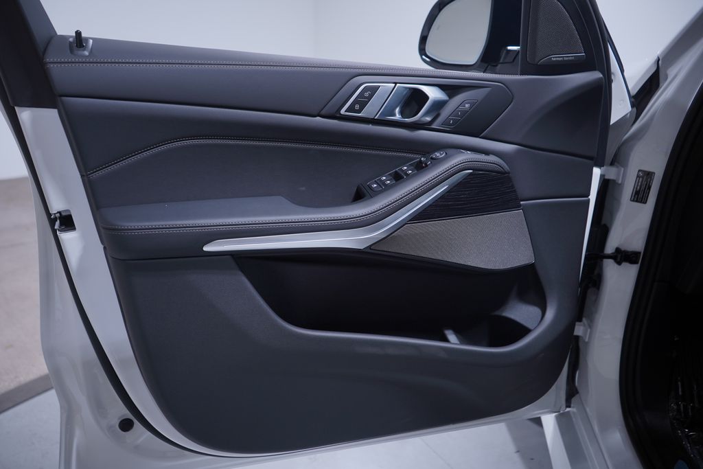 Thumbnail: 2026 BMW X5 - 10