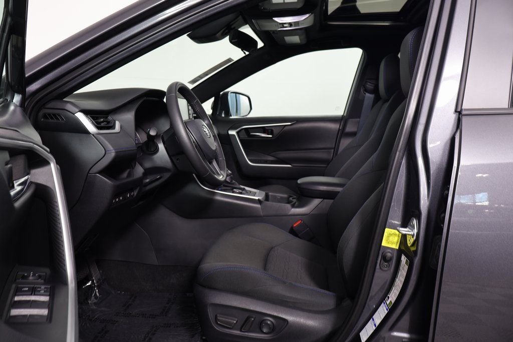 Thumbnail: 2022 Toyota RAV4 - 10