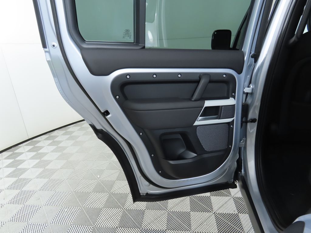 2024 Land Rover Defender 110 27