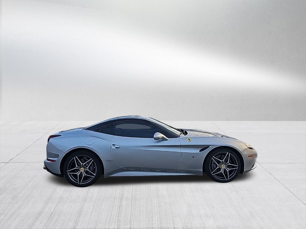 2016 Ferrari California T 11