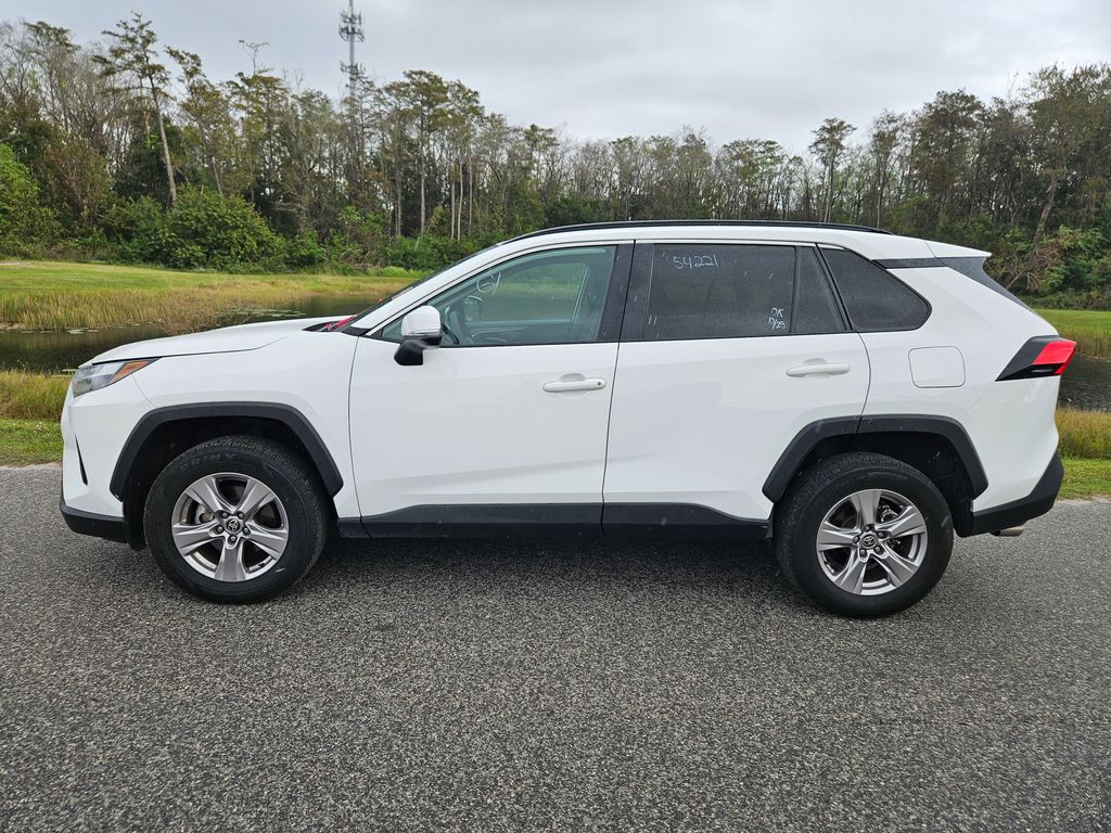 2022 Toyota RAV4 XLE 2