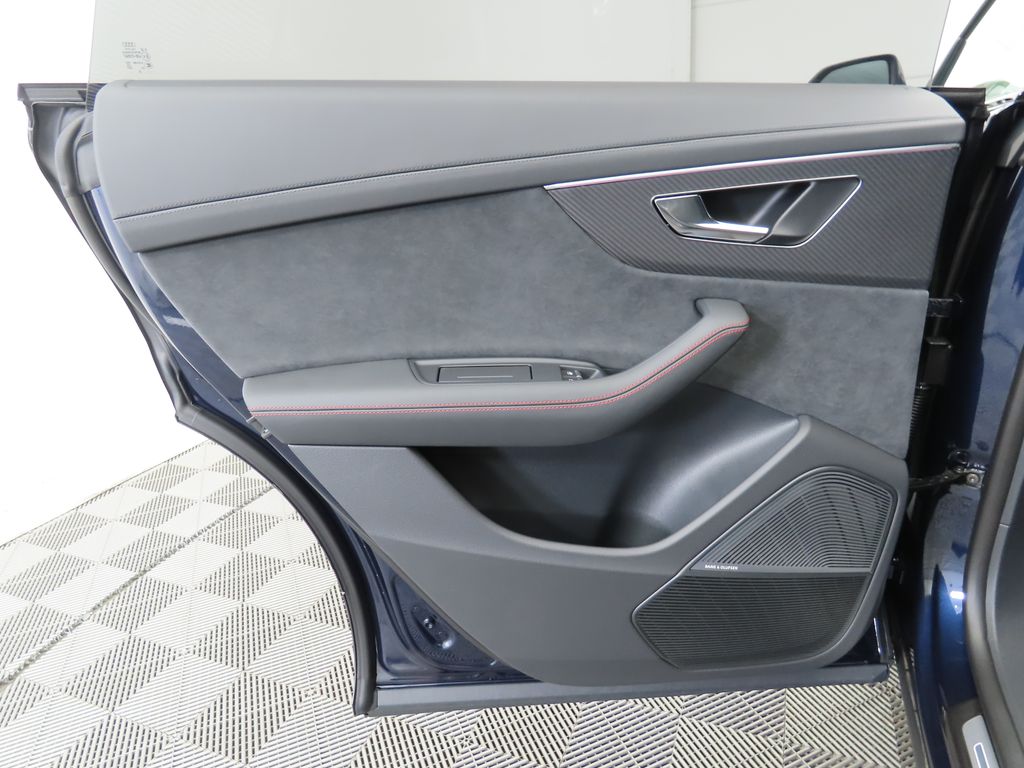 2025 Audi RS Q8 4.0T 28