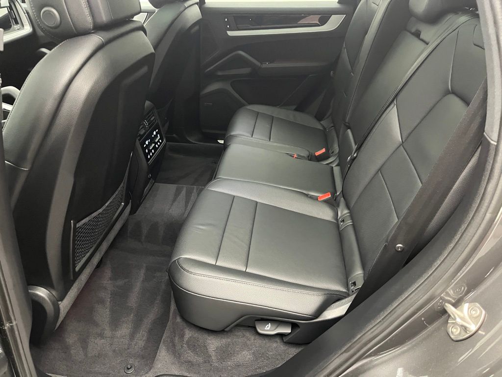 Thumbnail: 2025 Porsche Cayenne - 26