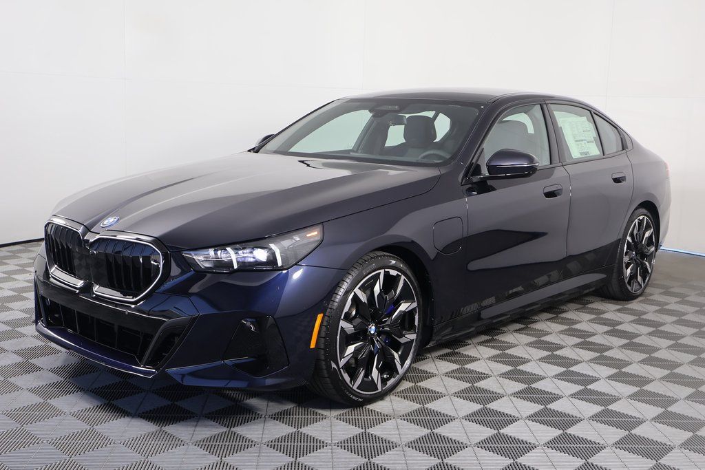 Thumbnail: 2027 BMW 5 Series - 1