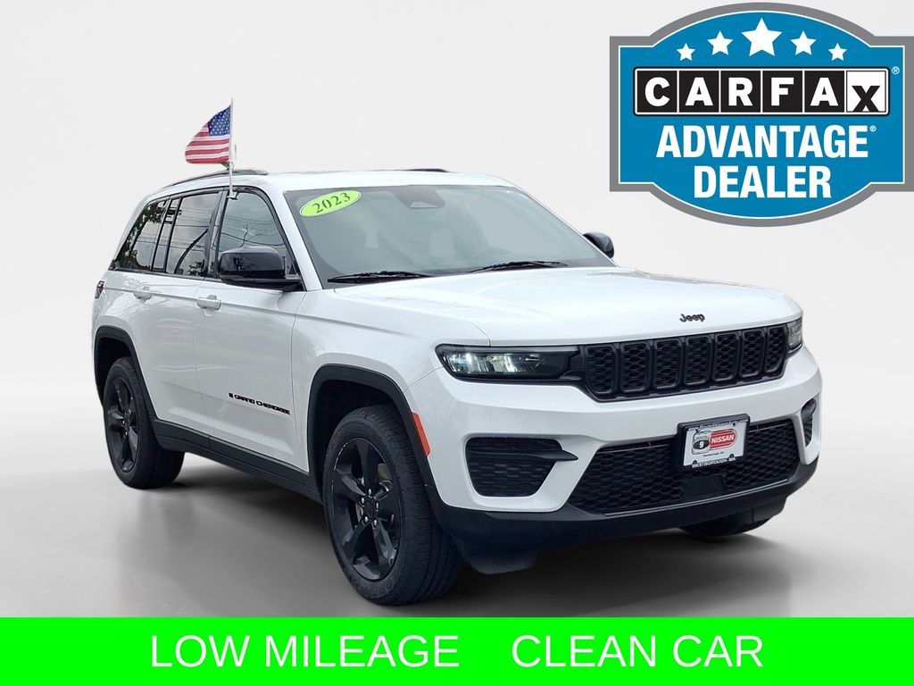 Bright White Clearcoat 2023 Jeep Grand Cherokee SUV / Crossover Four-Wheel Drive 8-Speed Automatic