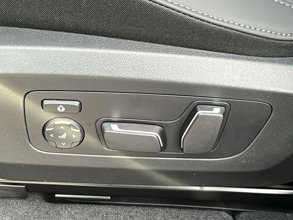 Thumbnail: 2026 BMW X3 - 12