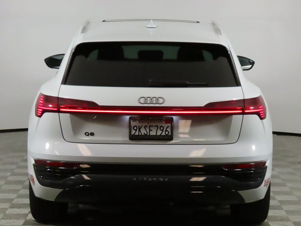Thumbnail: 2024 Audi Q8 e-tron - 4