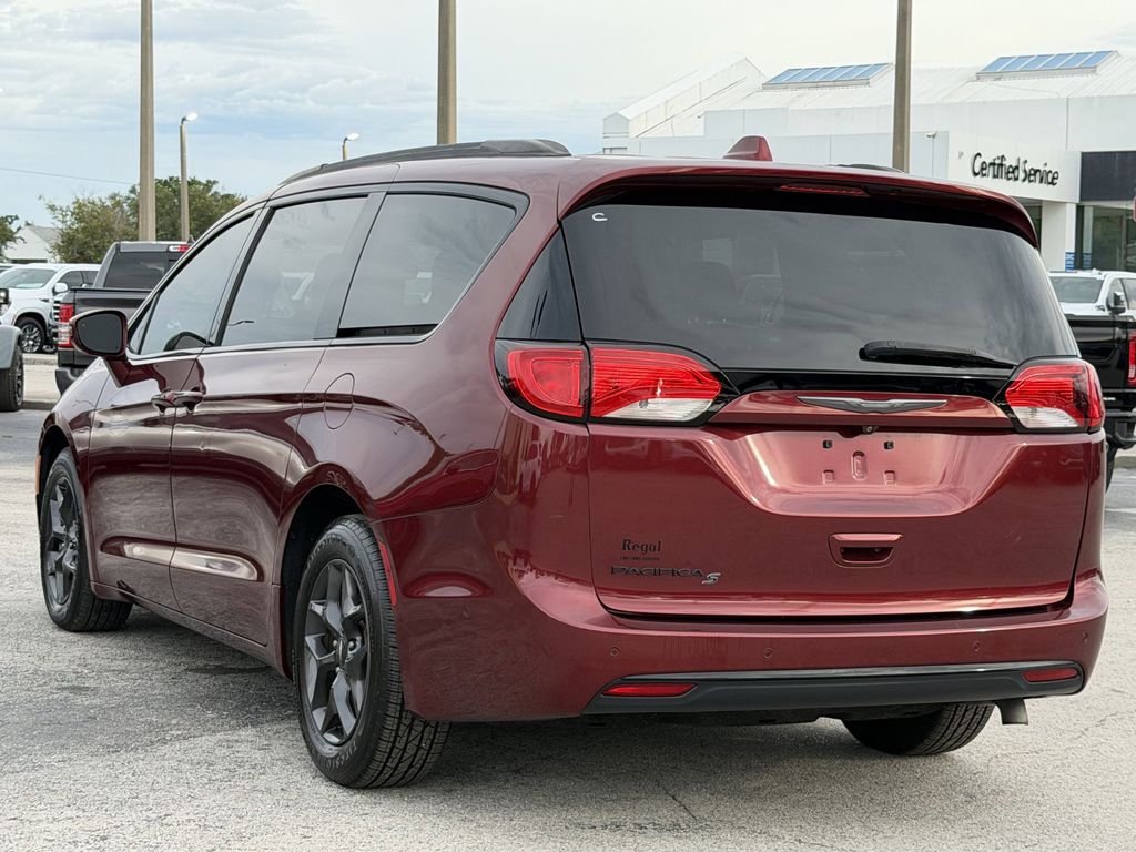 used 2019 Chrysler Pacifica car, priced at $15,392