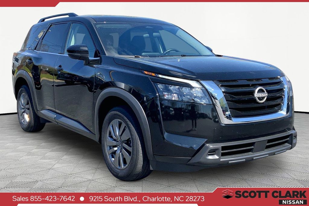 2025 Nissan Pathfinder SV