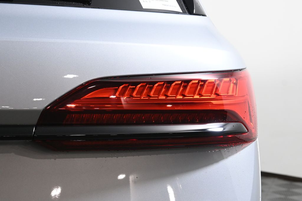 Thumbnail: 2026 Audi Q7 - 13