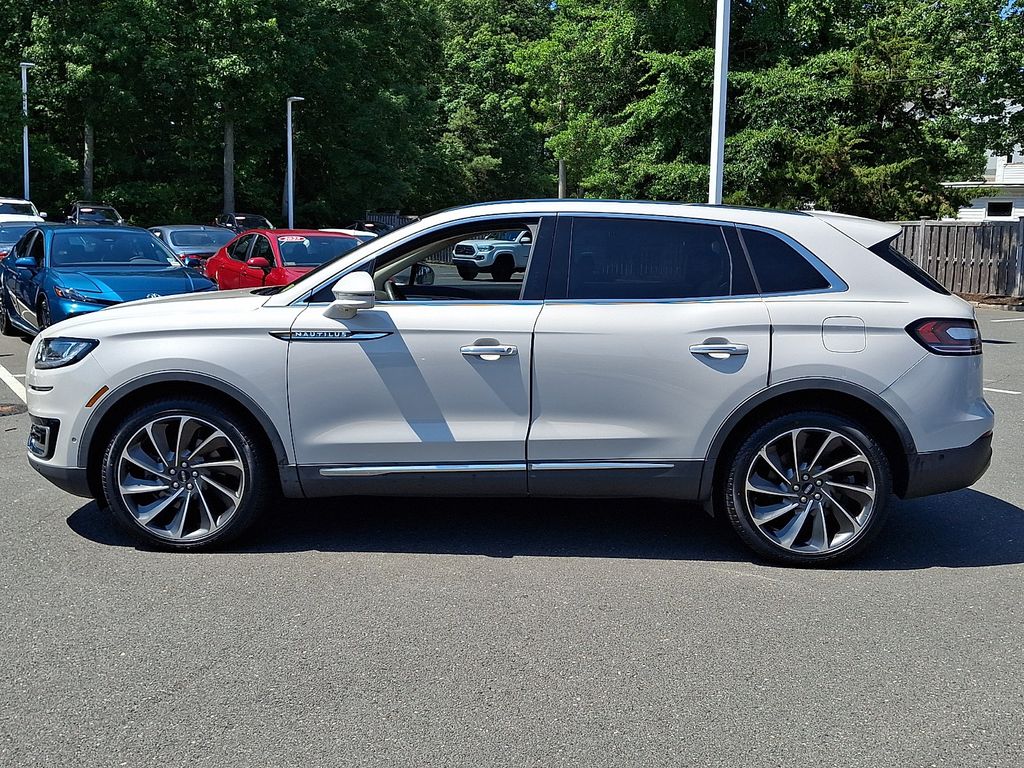 Thumbnail: 2019 Lincoln Nautilus - 8