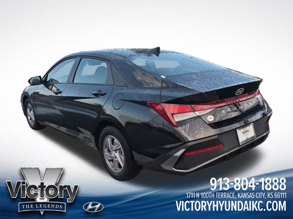 Used 2025 Black Hyundai SE image 3