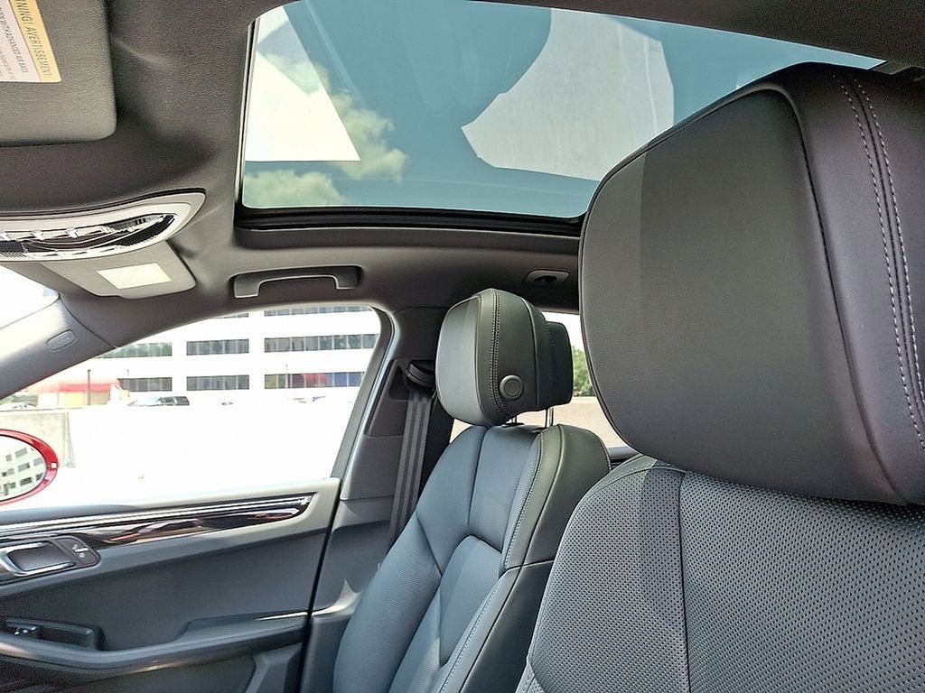 Thumbnail: 2025 Porsche Macan - 16