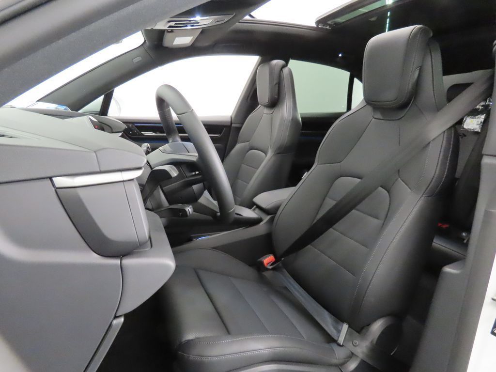 Thumbnail: 2026 Porsche Macan - 5