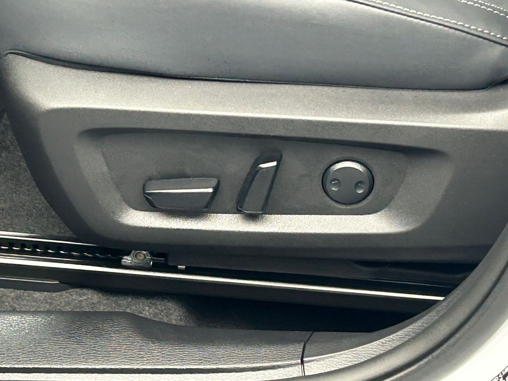 New 2026 White / Black Mitsubishi Trail Edition image 12