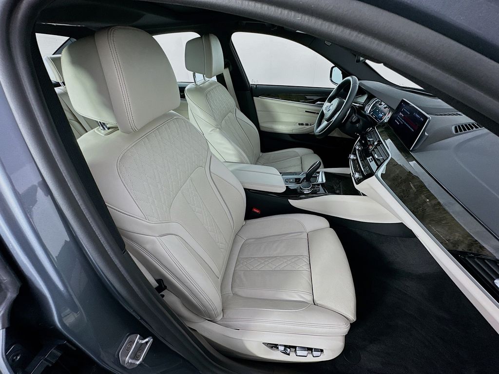 2019 BMW 5 Series 540i 29