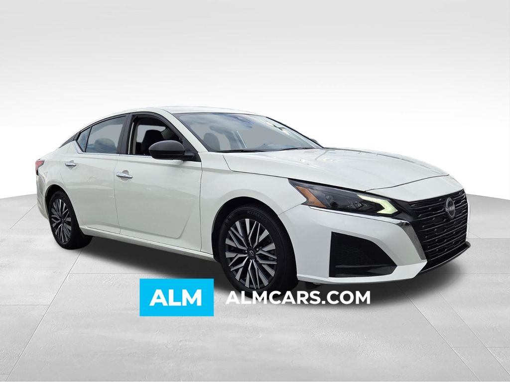 Glacier White 2025 Nissan Altima 2.5 SV FWD Sedan Front-Wheel Drive Continuously Variable Transmission