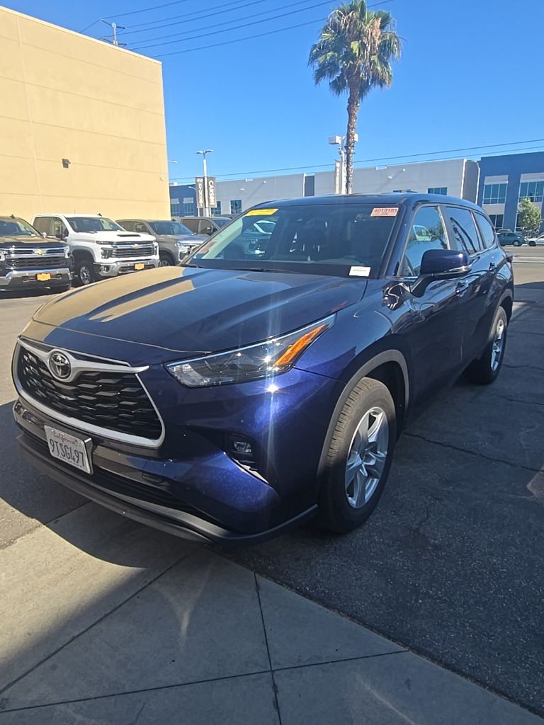 Blueprint 2025 Toyota Highlander LE FWD SUV / Crossover Front-Wheel Drive 8-Speed Automatic