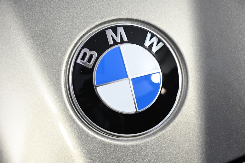 Thumbnail: 2026 BMW 5 Series - 13