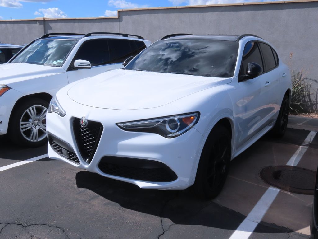 Thumbnail: 2021 Alfa Romeo Stelvio - 2
