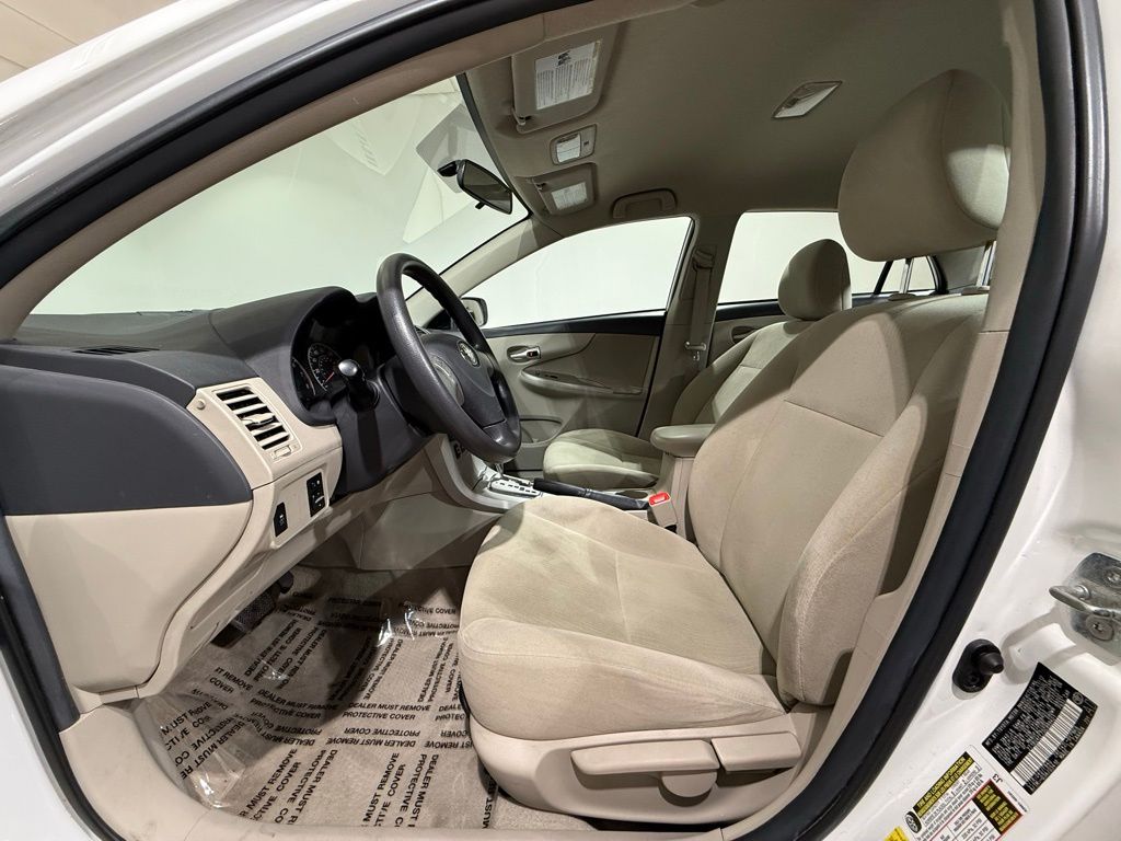 Thumbnail: 2013 Toyota Corolla - 12