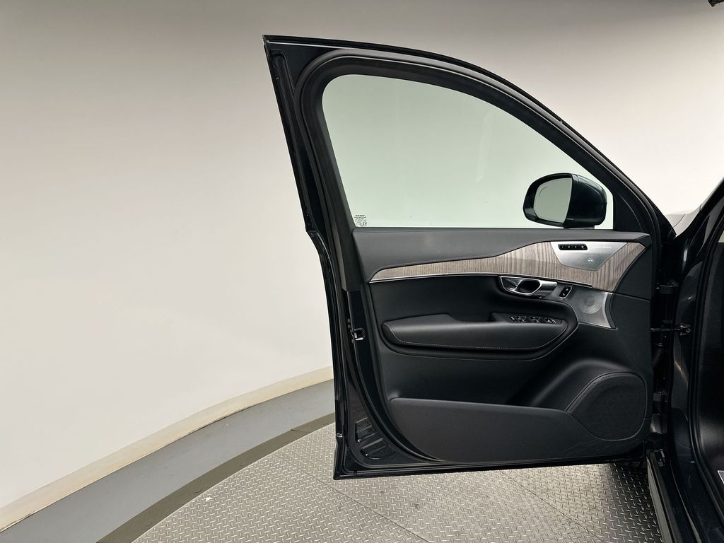 Thumbnail: 2022 Volvo XC90 - 22