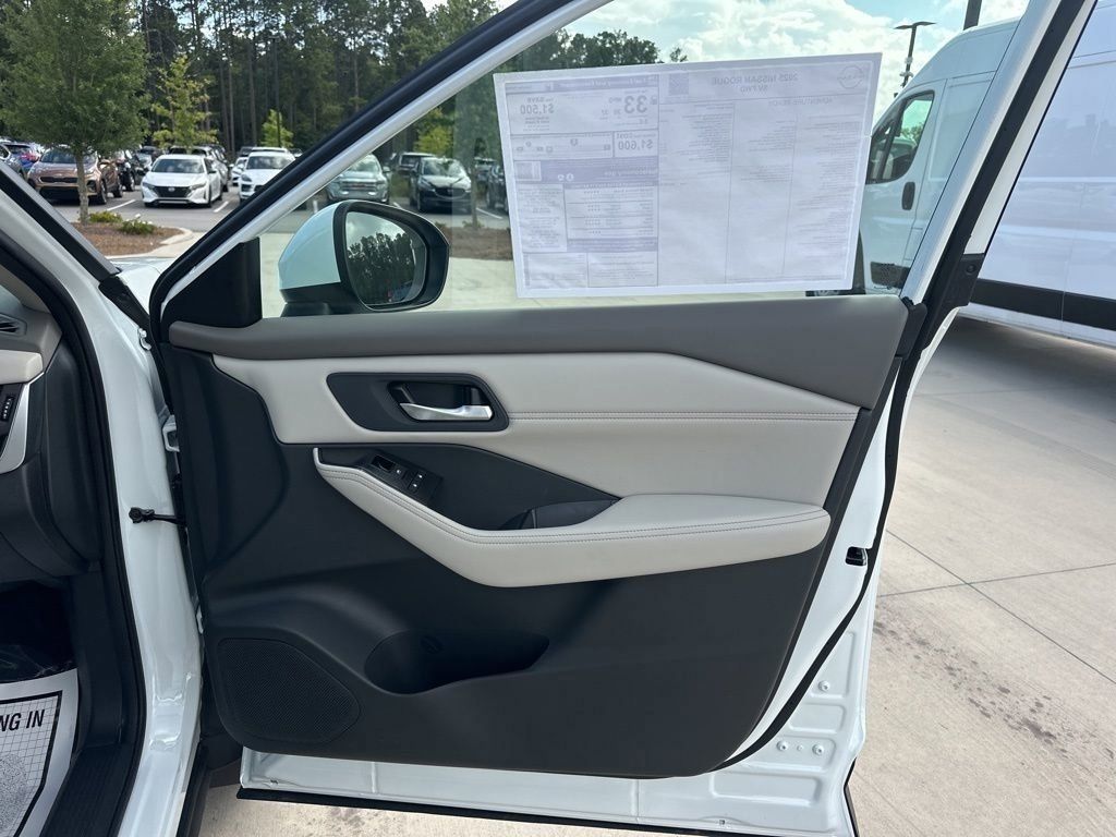 2025 Everest White Pearl Nissan Rogue SV FWD SUV