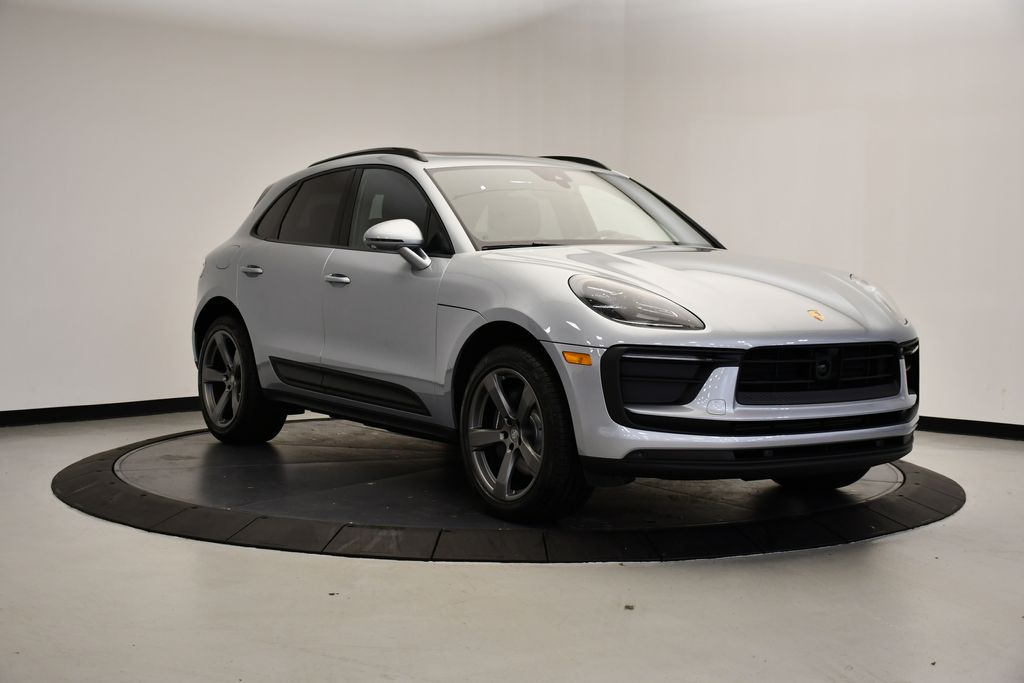 Thumbnail: 2026 Porsche Macan - 8