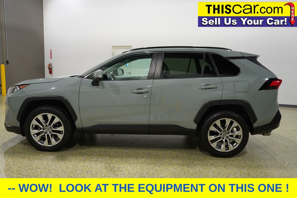 2021 Toyota RAV4 XLE Premium photo 3