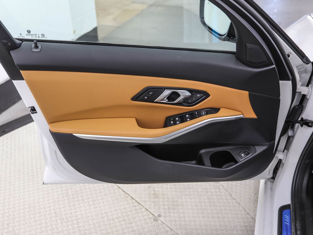 Thumbnail: 2025 BMW 3 Series - 9